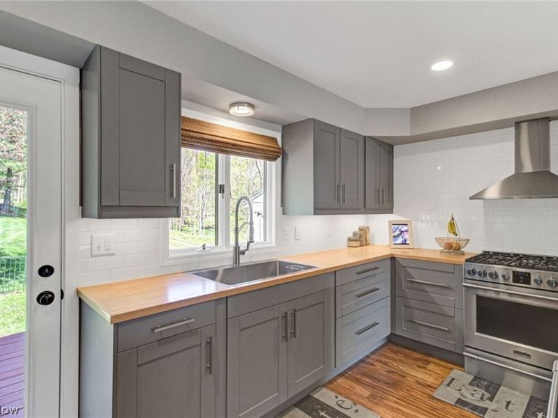 573 W Mohawk Drive, Malvern, OH 44644 Photo 8