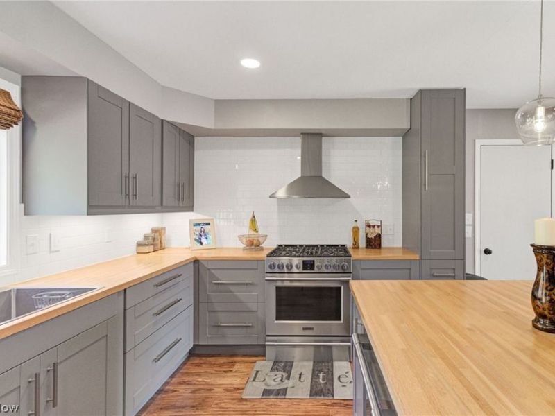 573 W Mohawk Drive, Malvern, OH 44644 Photo 9