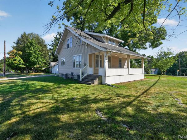 203 Center Road, Grand Blanc, Mi 48439