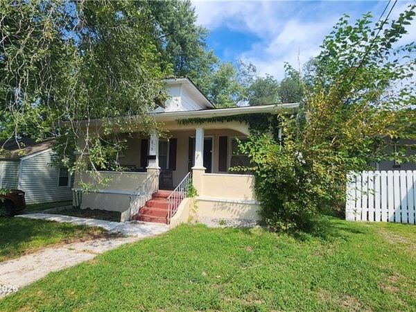 813 N Crysler Avenue, Independence, MO 64050