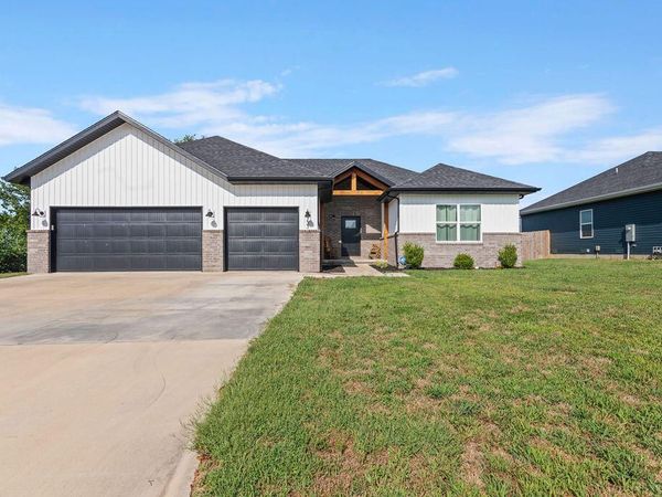 733 N Dean Lane, Republic, MO 65738
