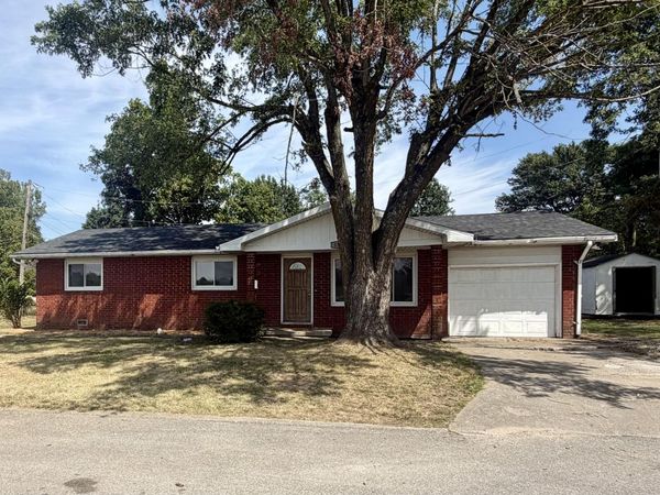 130 N Lafayette Avenue , Republic, MO 65738