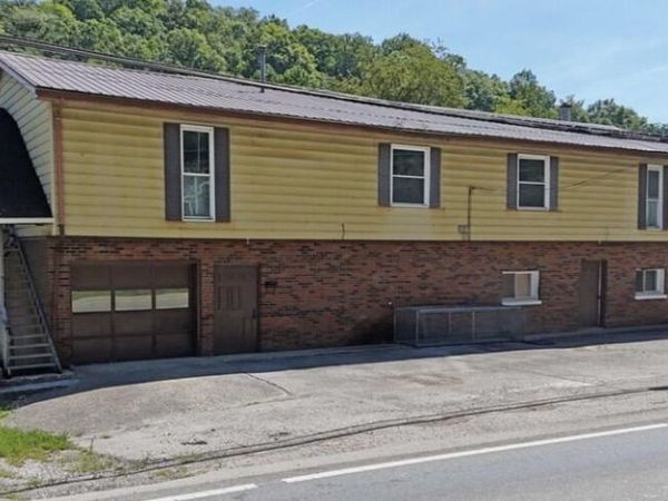 3712 N Hwy 421 , Manchester, KY 40962