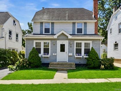 36 Hawthorne Street  Williston Park, NY 11596