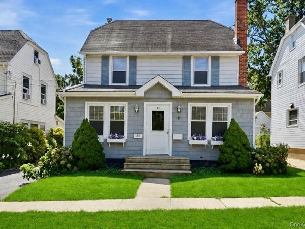 36 Hawthorne Street , Williston Park, NY 11596