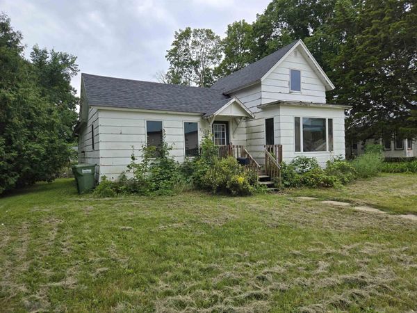 223 3rd Ave SE , Cresco, IA 52136