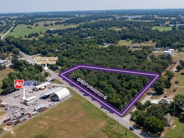 N Gentry Boulevard , Gentry, AR 72734