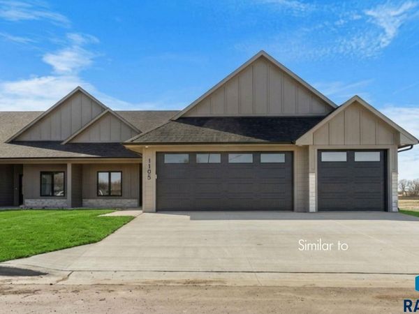 1227 E Thompson Pl, Tea, SD 57064
