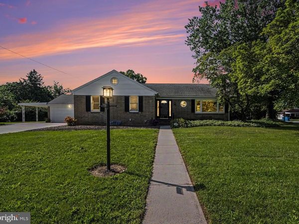 208 E HILLCREST DRIVE , CARLISLE, PA 17013