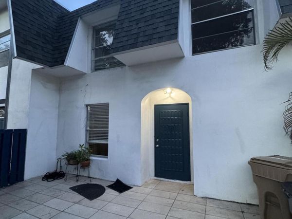 3904 SW 67th Way, Davie, FL 33314