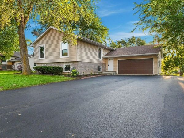 23540 N Echo Lake Road , Lake Zurich, IL 60047