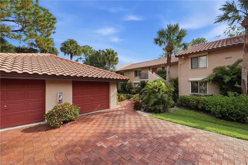 3207 Horse Carriage Way, Unit 10, Naples, FL 34105 Photo