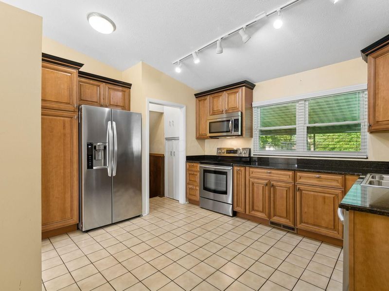 6093 Paris Boulevard N, Westerville, OH 43081 Photo 11