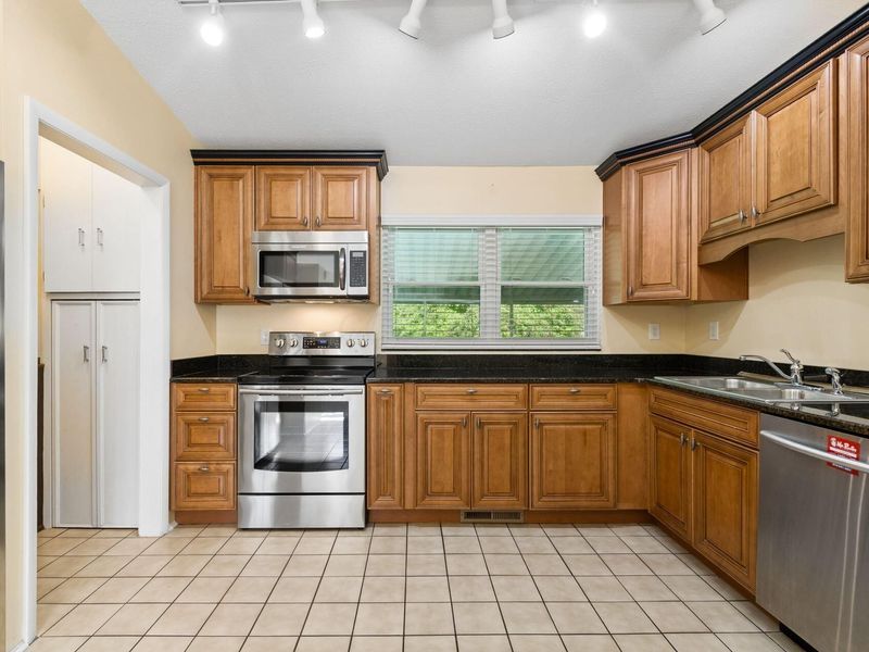 6093 Paris Boulevard N, Westerville, OH 43081 Photo 12