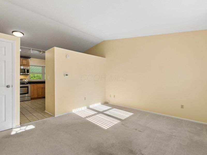 6093 Paris Boulevard N, Westerville, OH 43081 Photo 5