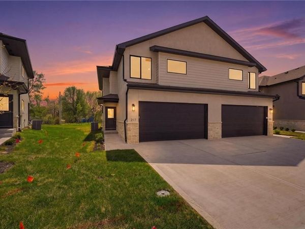 206 NW Orchard Court, Lee's Summit, MO 64063
