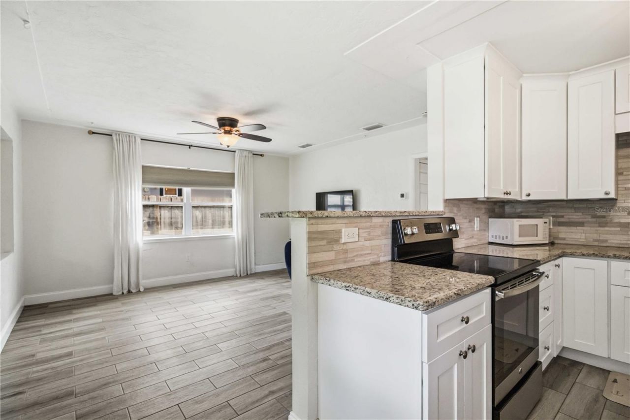 2924 Hillview Street, Sarasota, FL 34239 Photo