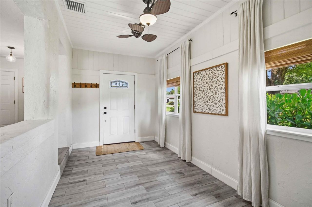 2924 Hillview Street, Sarasota, FL 34239 Photo