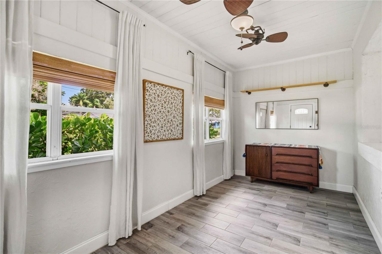 2924 Hillview Street, Sarasota, FL 34239 Photo