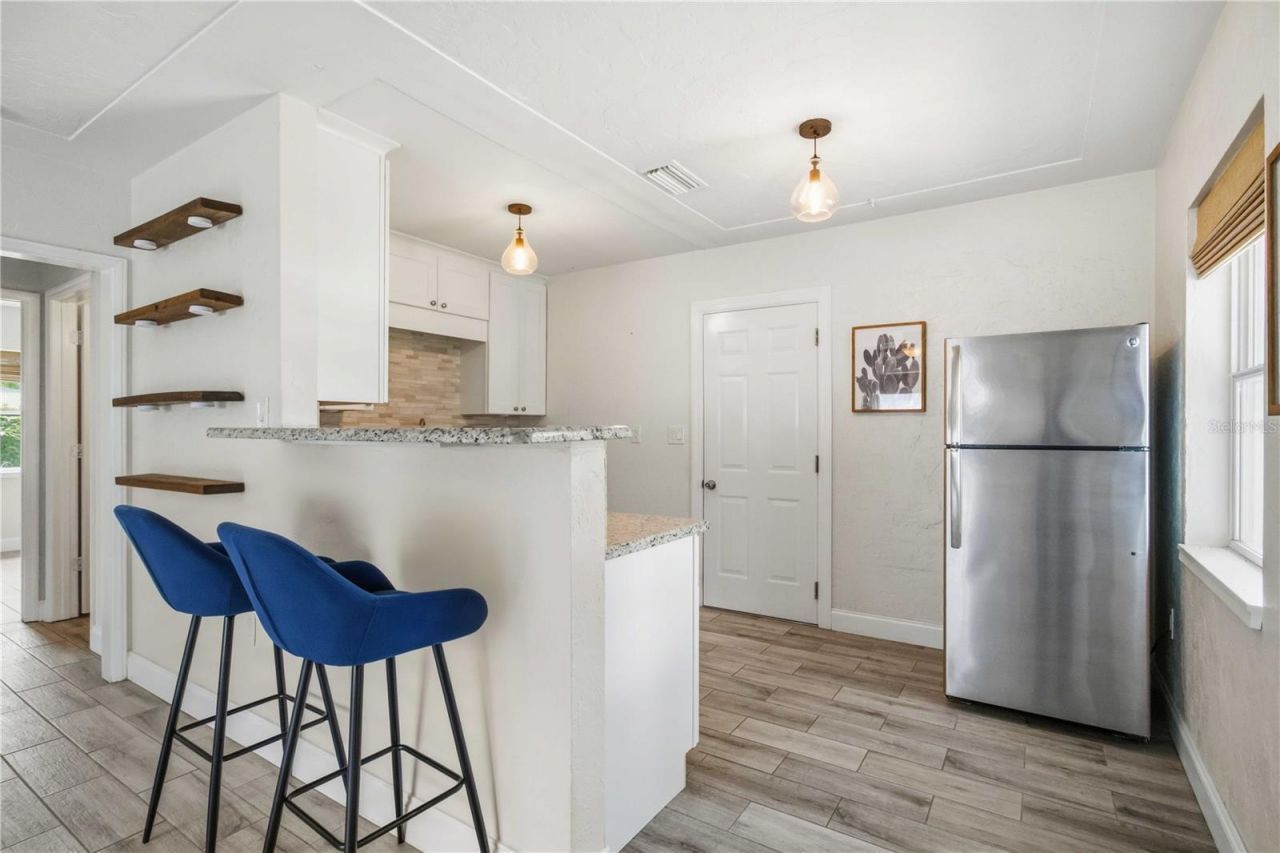 2924 Hillview Street, Sarasota, FL 34239 Photo