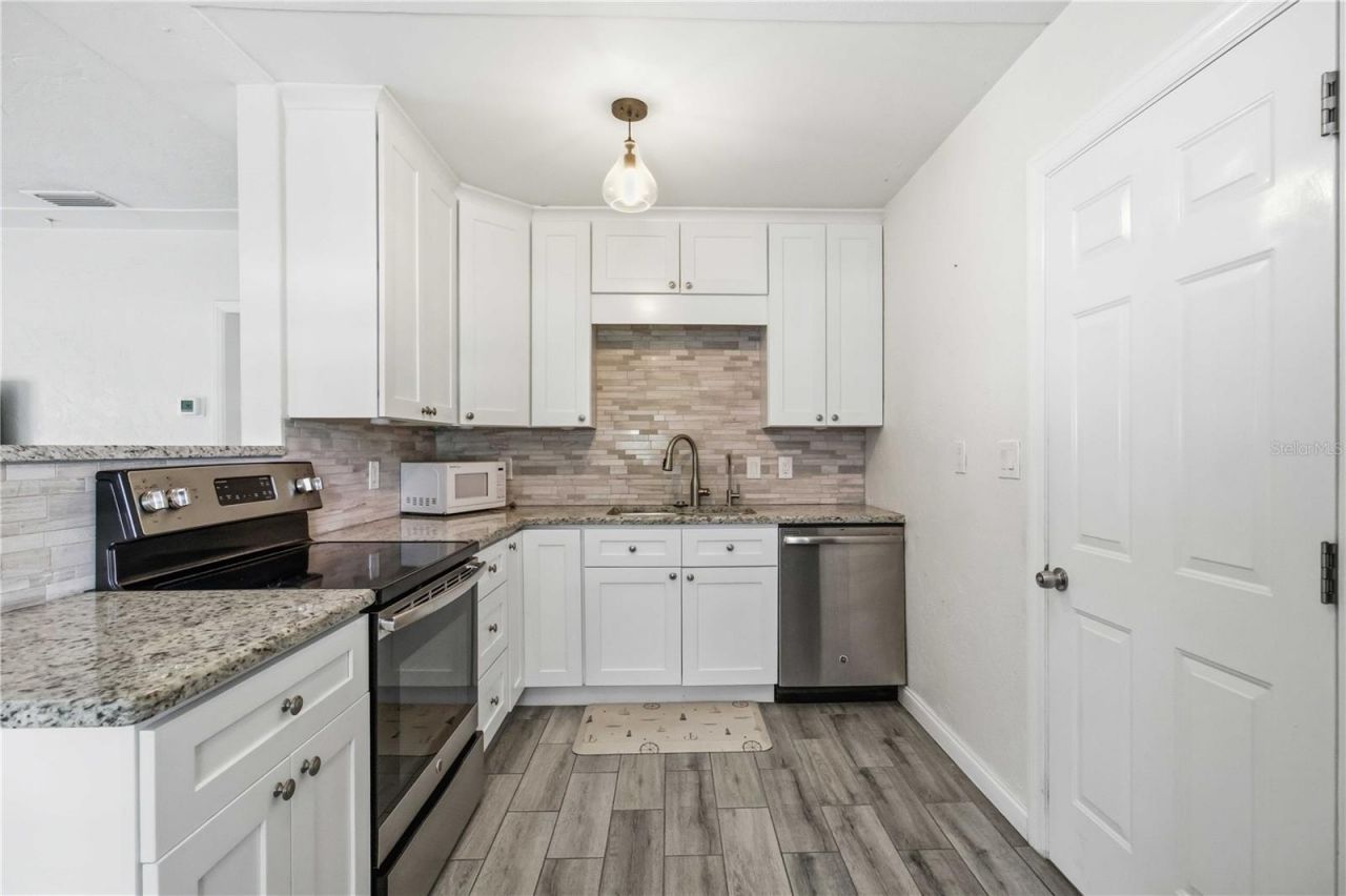 2924 Hillview Street, Sarasota, FL 34239 Photo