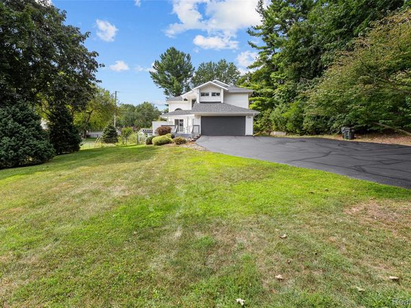 6552 Orion Road, Rochester Hills, Mi 48306