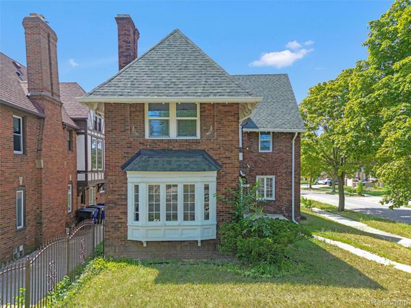 8951 La Salle Blvd , Detroit, Mi 48206