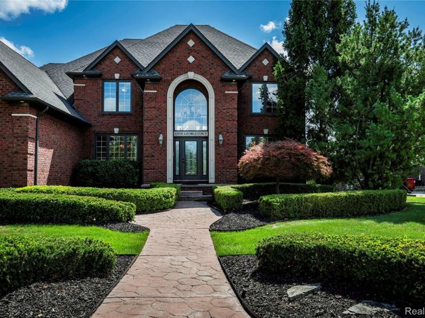 63520 Georgetowne S, Washington Township, Mi 48095