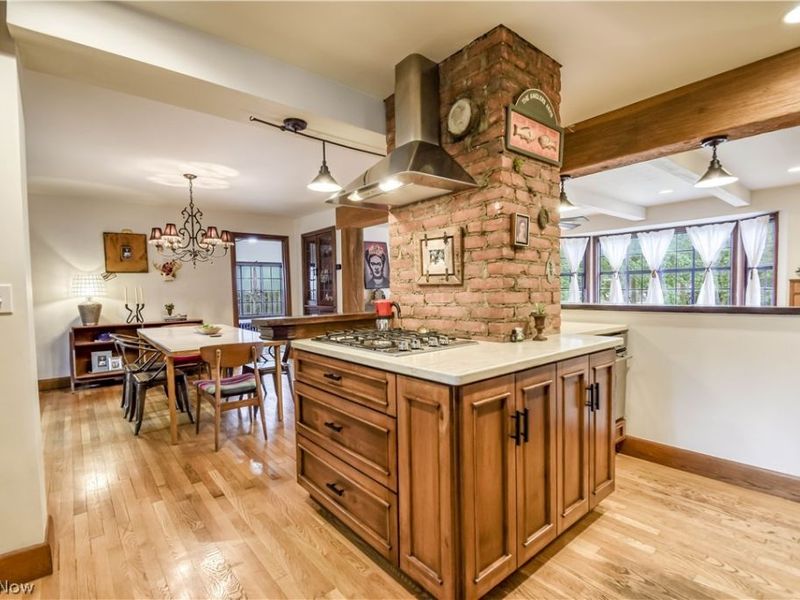 2235 Delaware Drive, Cleveland Heights, OH 44106 Photo 3