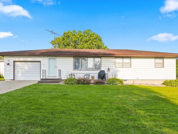 205 6th Street, Aplington, IA 50604
