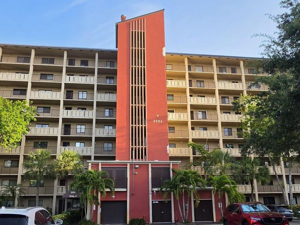 2206 S CYPRESS BEND Drive, Unit 504, Pompano Beach, FL 33069