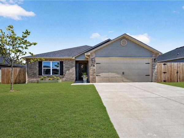 1716 Ace Avenue , Gentry, AR 72734