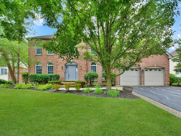 88 Open Parkway S, Hawthorn Woods, IL 60047