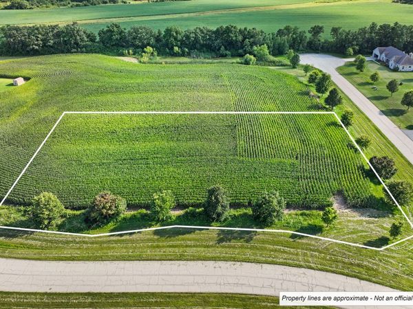 42253 N Strawberry Lane , Zion, IL 60099