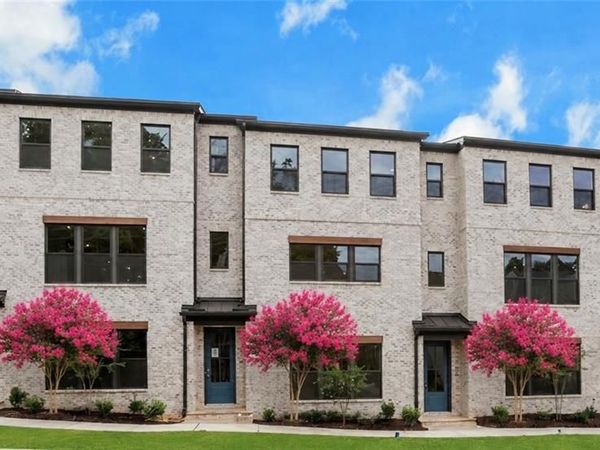 118 Bridgecrest Road , Roswell, GA 30075