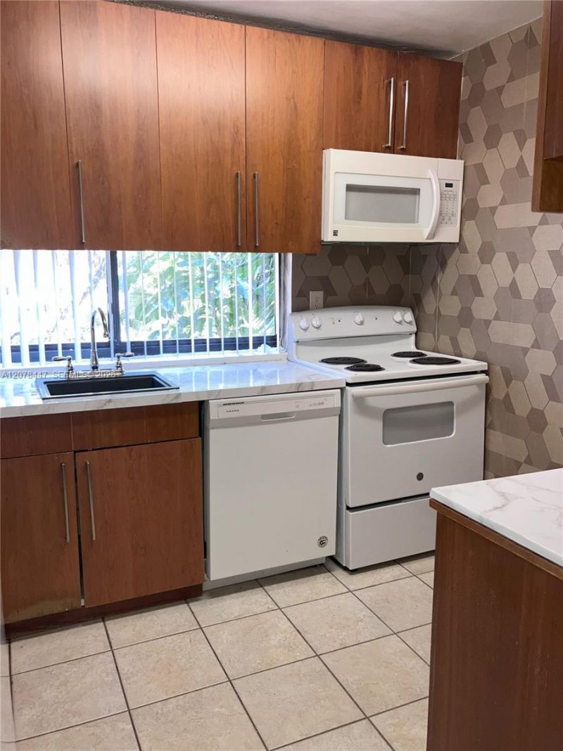 17011 N Bay Rd , Unit 205, Sunny Isles Beach, FL 33160 Photo