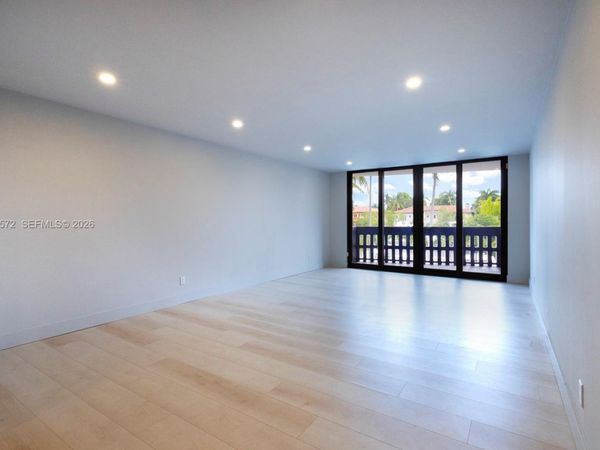 90 Edgewater Dr , Unit 224, Coral Gables, FL 33133