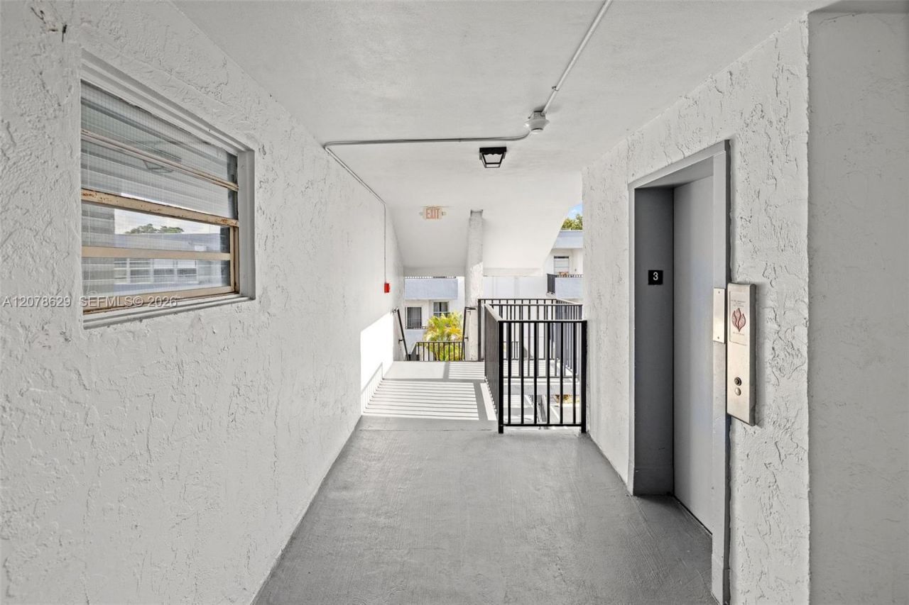 1800 SW 25th St, Unit 2305, Miami, FL 33133 Photo