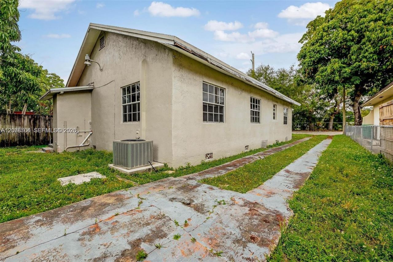 2800 SW 16th Ter , Miami, FL 33145 Photo