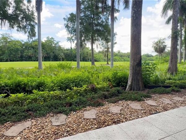 103 Clubhouse DR, Unit 152, NAPLES, FL 34105