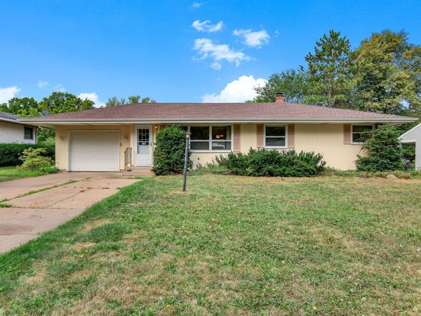 2801 Galtier Street , Roseville, MN 55113