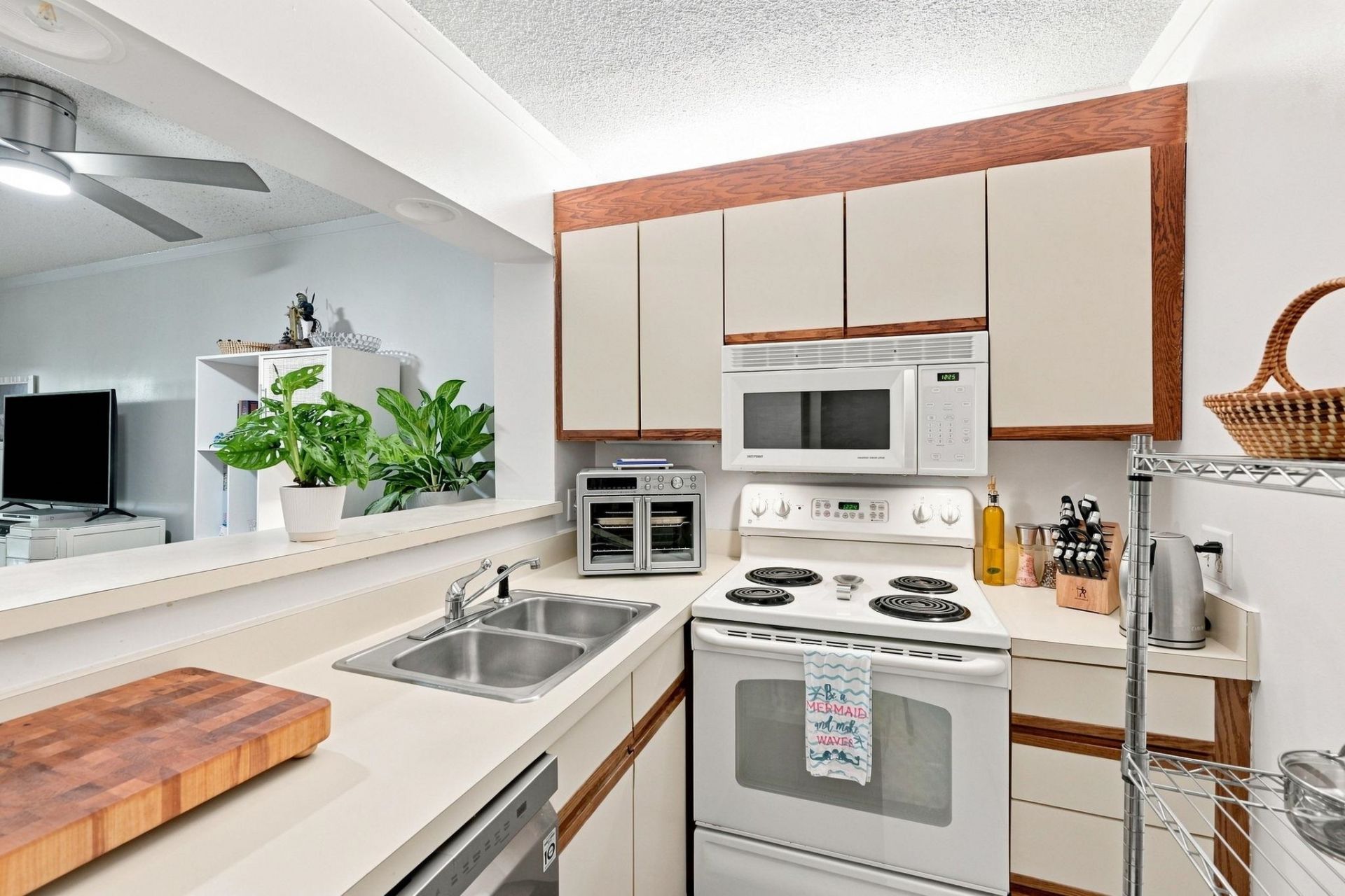 415 Ocean Creek Dr. Photo 4