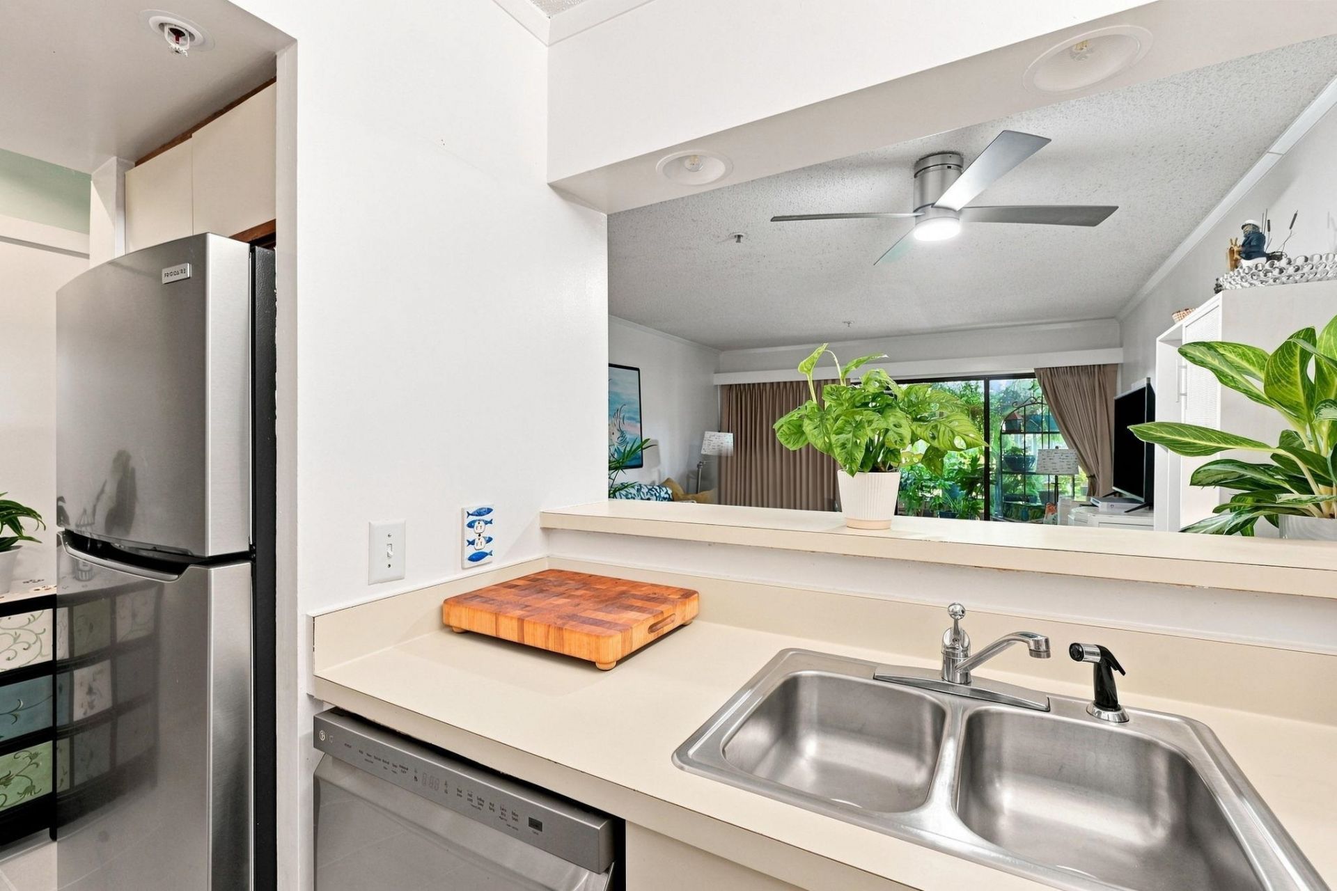 415 Ocean Creek Dr. Photo 6