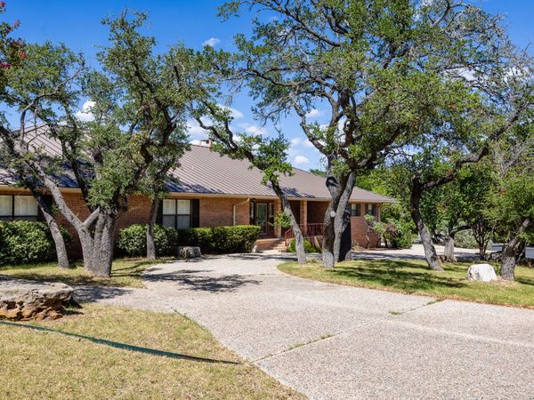 304 Spring Mill Dr, Kerrville, TX 78028