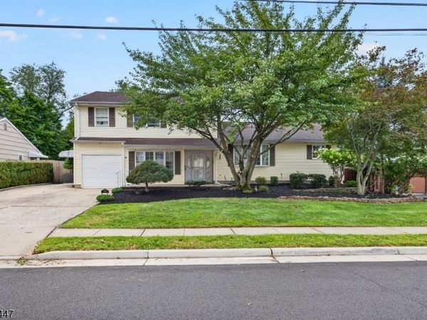 25 Princeton Dr, Middlesex, NJ 08846
