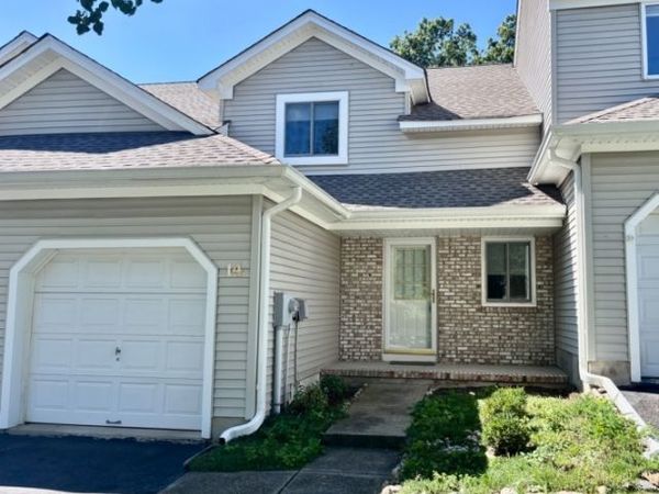 14 Pale Star Ct, Hardyston, NJ 07419