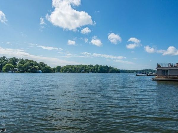 320 Lakeside Ave, Hopatcong, NJ 07821