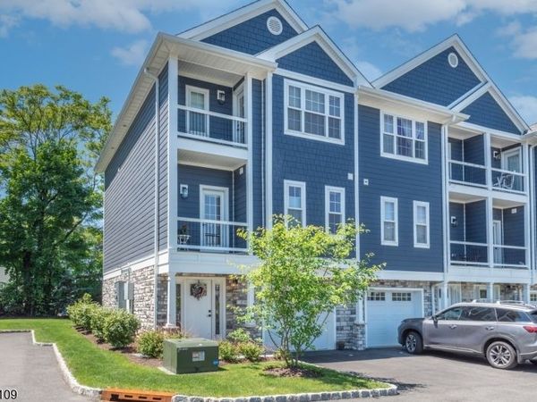 8 Deans Ct, Fairfield, NJ 07004