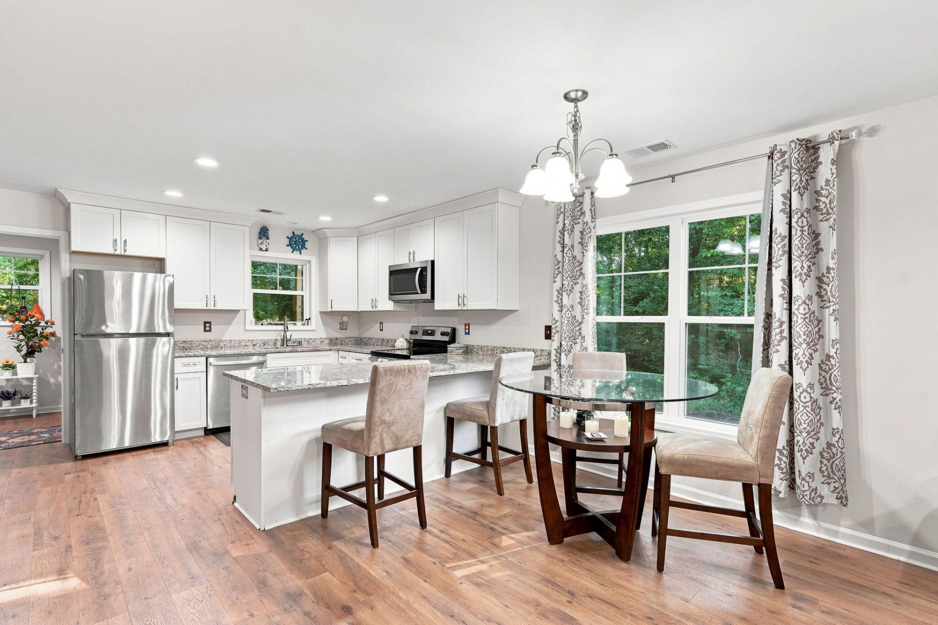 301 Country Club Road Photo 10