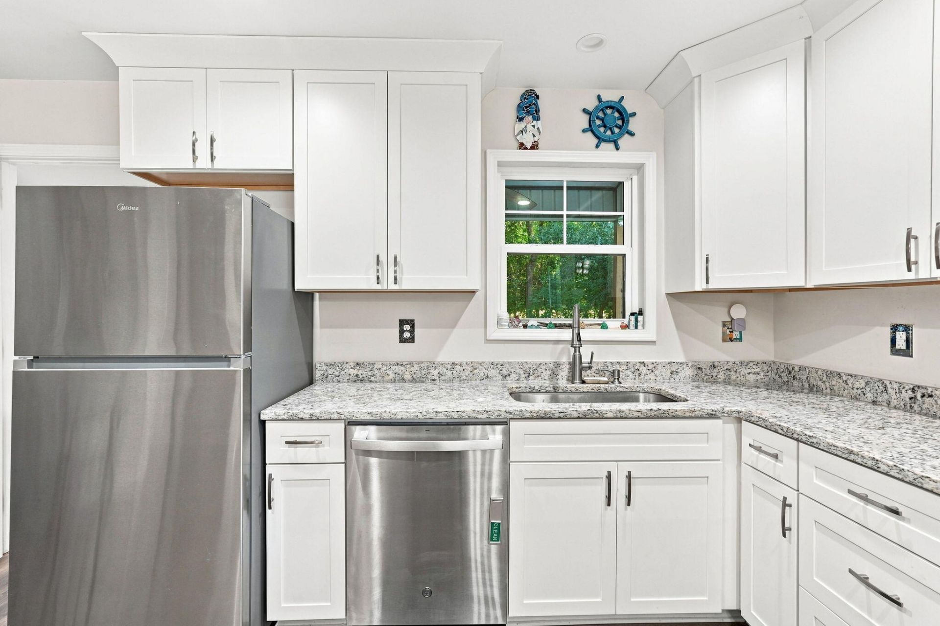 301 Country Club Road Photo 13